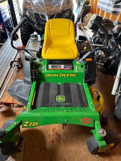 Like New 🔥 John Deere Z225 Zero Turn, 42” Cut, Low Hours, Ready to Mow