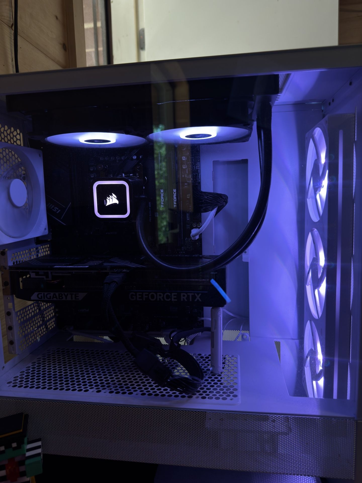 RTX 5070 Ryzen 7 7700x Gaming PC