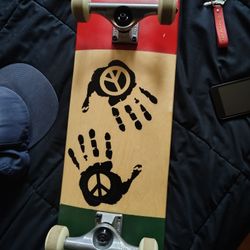 SKATEBOARD( MAPLE) 8" INDEPENDENT TRUCK CO TRUCKS AND SPITFIRE WHEELS