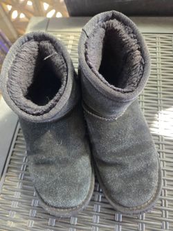 Girls classic short boots grey size 4