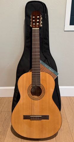 Classical Nylon String Acoustic Guitar with Gig Bag
