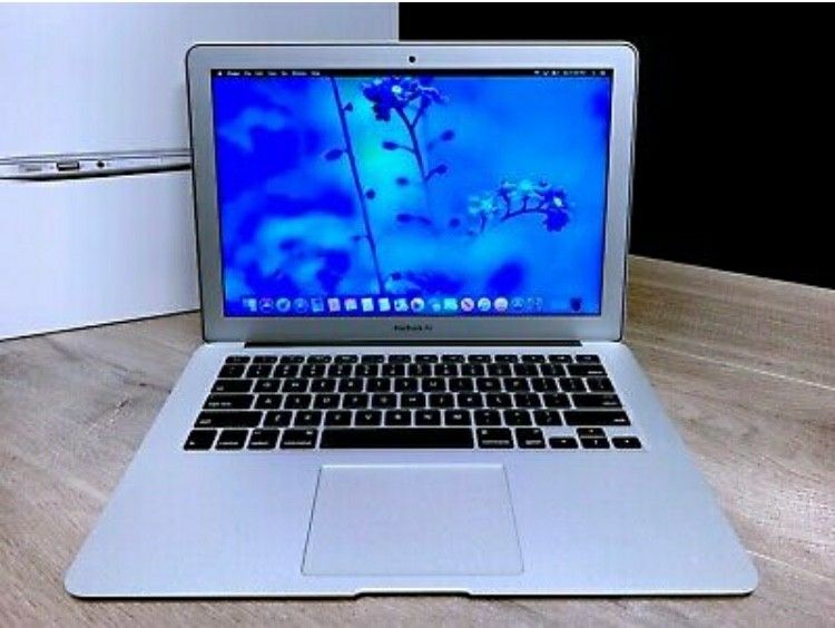 Apple Macbook Air
