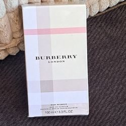 NEW & SEALED BURBERRY WOMAN'S PARFUM SPRAY 35$ 