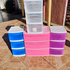 4 plastics drawers