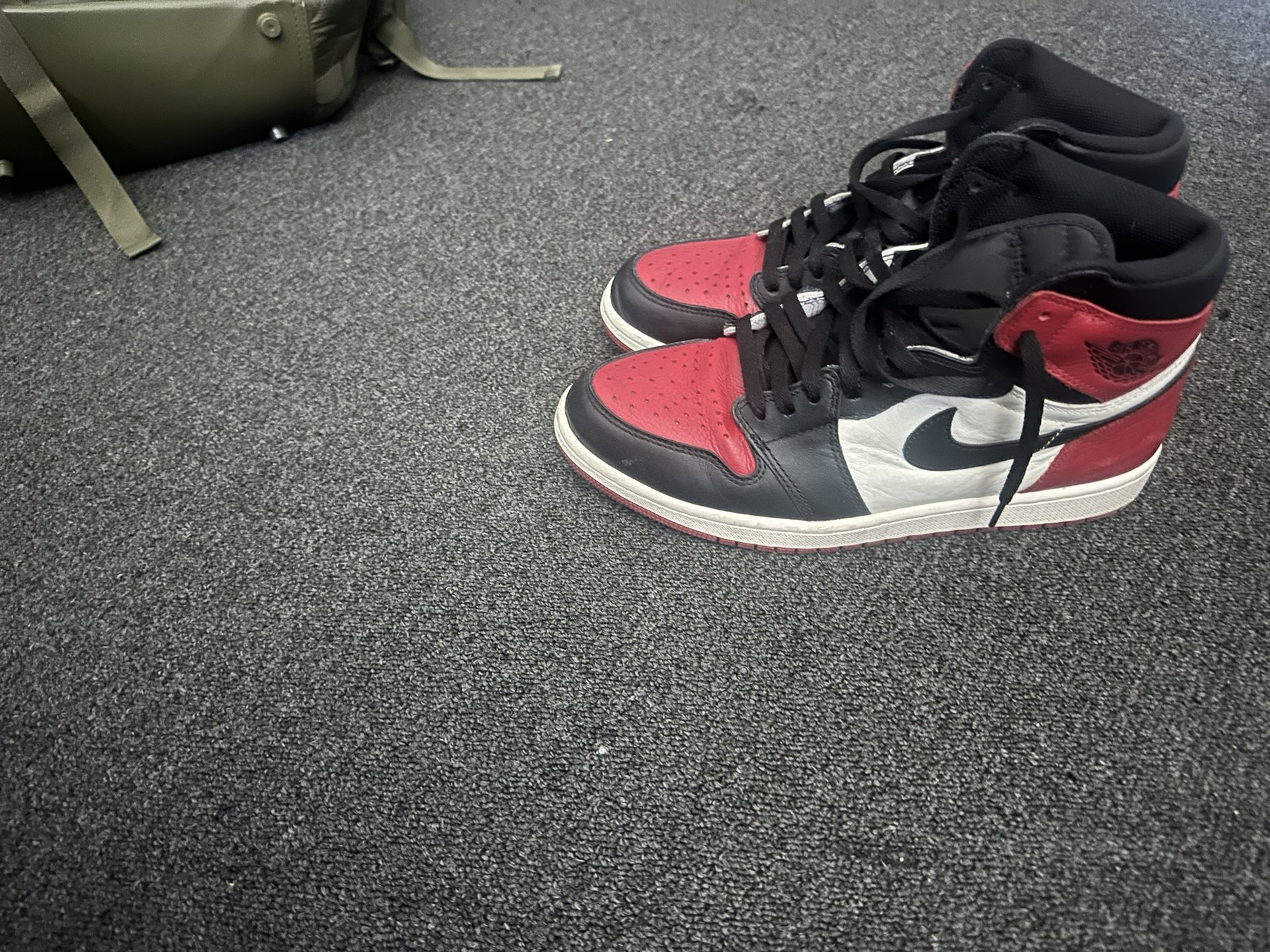 Black Toe Jordan 1