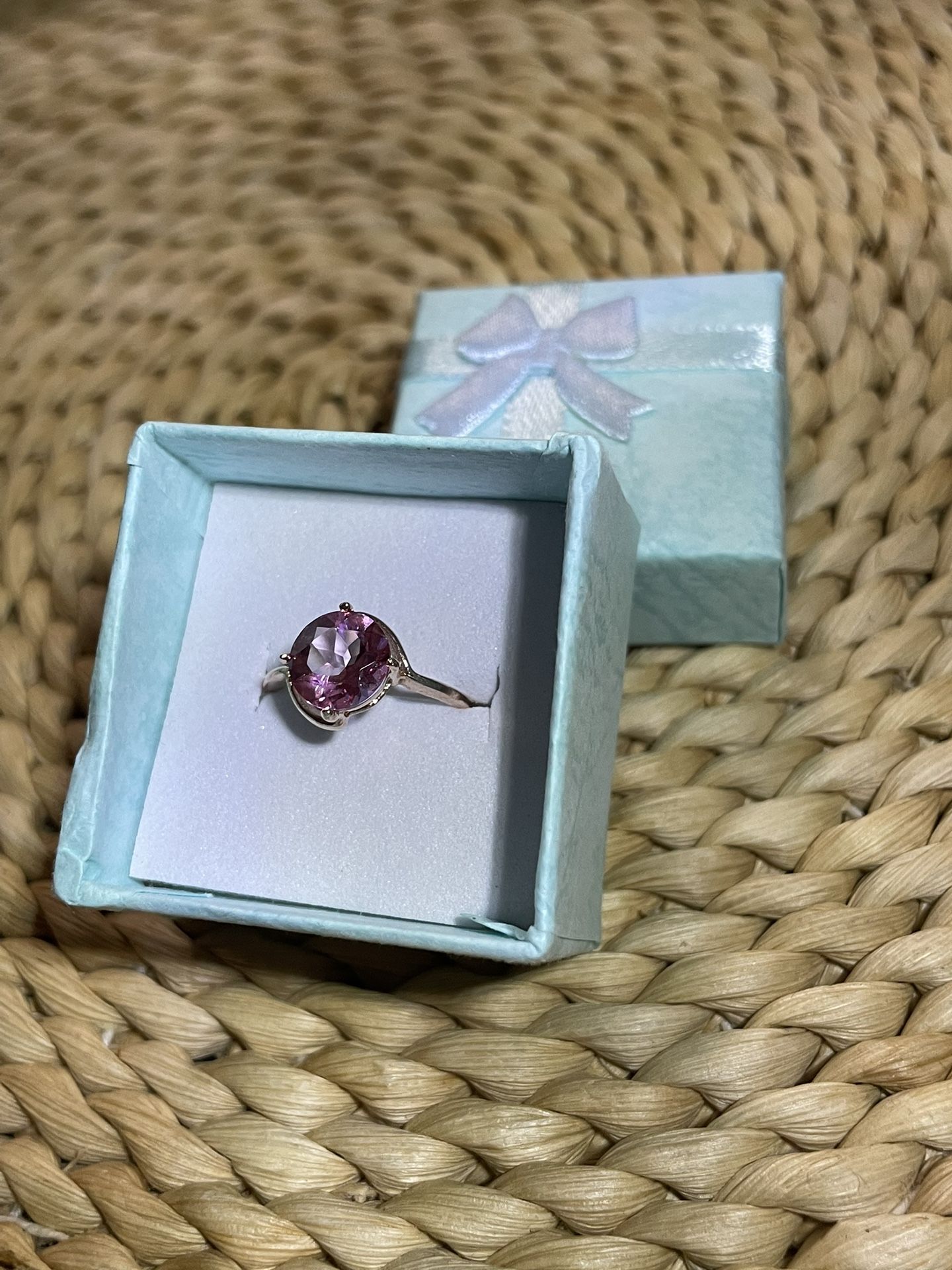 Beautiful 10k ring with Pink sapphire