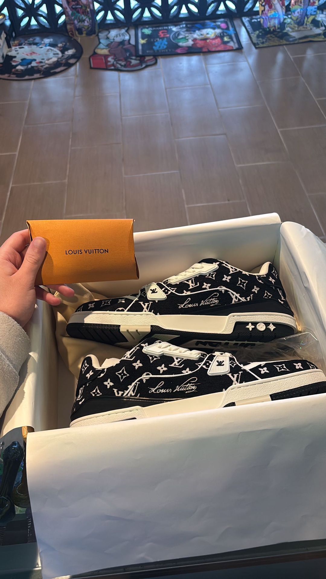 Lv Arch Light Monogram