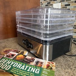 Magic Mill Food Dehydrator + Books – Like New
