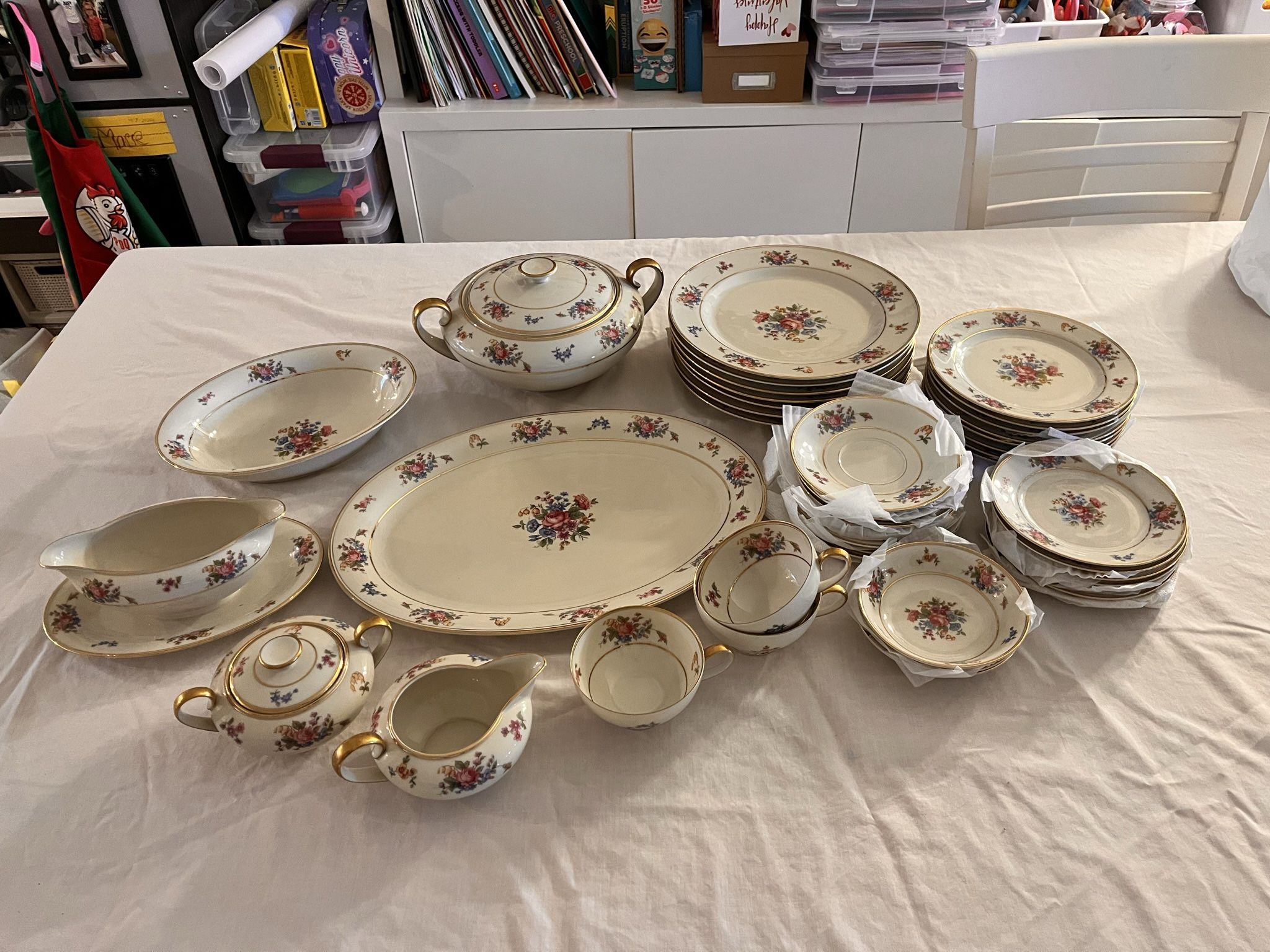 159 Bavaria Queensrose Fine China – 42 Pieces