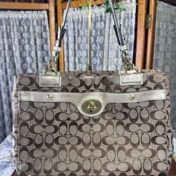 Coach Penelope Signature Carry All