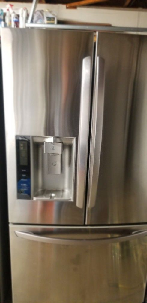 LG FRENCH DOOR REFRIGERATOR WORKS GREAT 