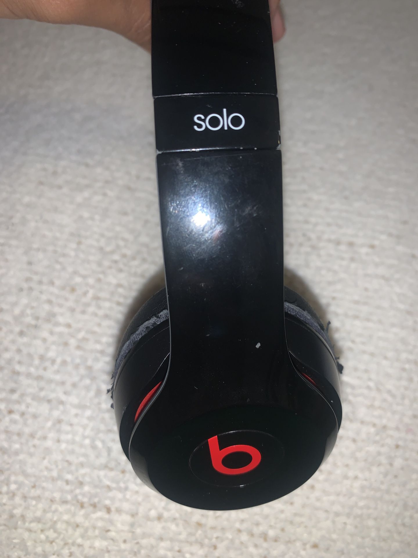 Beats solo 1 WIRED headphones (NO BLUETOOTH CAPABILITIES AT ALL)