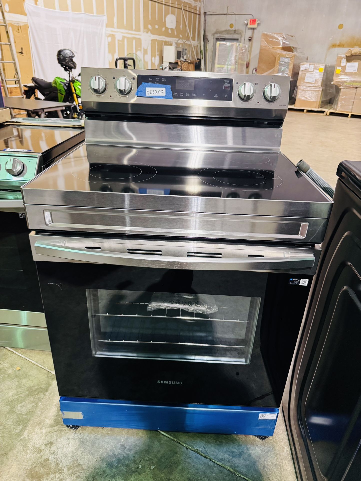 Samsung 6.3 Cu Ft Slide‑In Smart Electric Range – Fingerprint‑Resistant Stainless (Model NE63A811198, Scratch & Dent)
