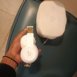 Beats Solo 4
