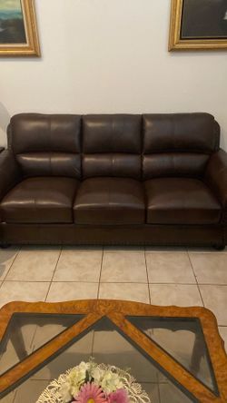 Sulfa Left Seat Chair, Leather, Hardly Used