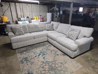 Corinthian Griffin 2-Piece Light Gray Sectional Sofa