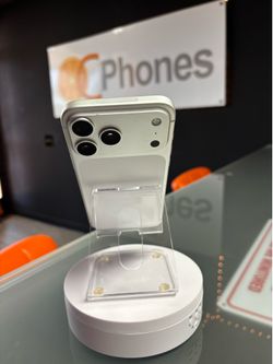 New white iPhone 17 pro max 256gb unlocked for any carrier battery health 100%🥰 ( 77 cycles) iPhone is in brand new condition. Everything looks perfe