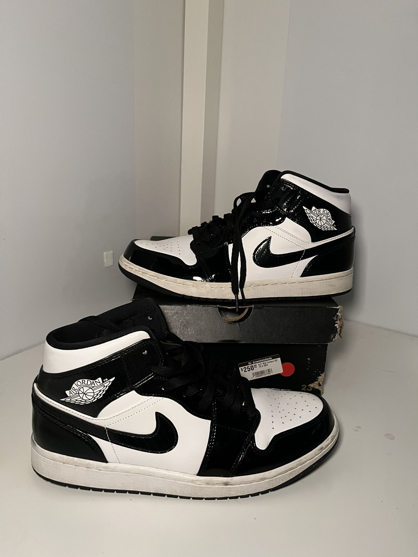 Jordan 1 White And Black 
