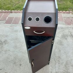 Barber Cabnet With 3 Barber Capes 