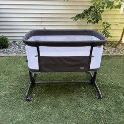 Bedside baby bassinet - lightweight And Portable 