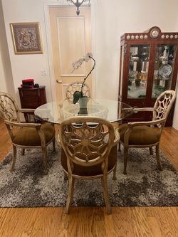 GORGIOUS 5 PIECE KITCHEN OR DINING ROOM SET
