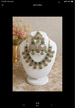 Gold Tone Emerald Green Rhinestone Necklace & Earring Set