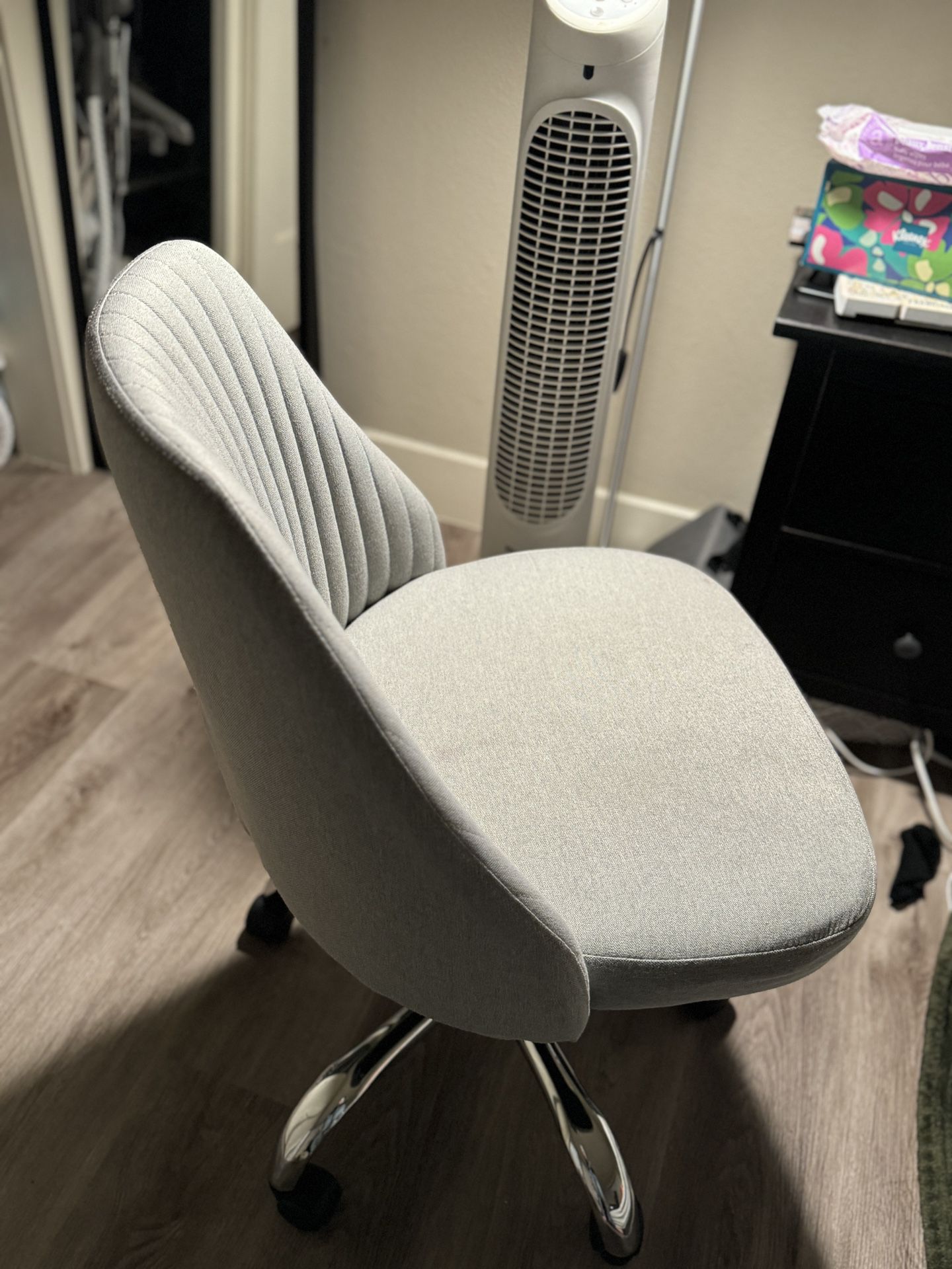 Adjustable chair (cover included)