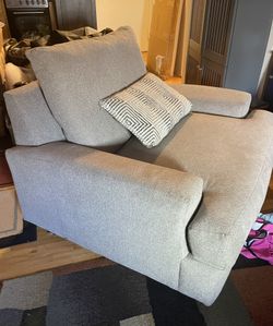 Highland Swivel ArmChair By Broyhill for Sale in New York NY OfferUp
