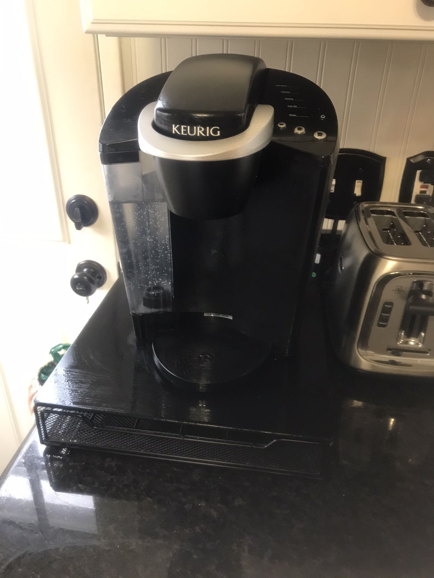 Keurig & Drawer for Pods & Free Coffee Pods included