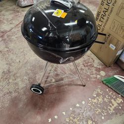 Weber
Original Kettle 22 in. Charcoal Grill in Black with One-Touch Cleaning System