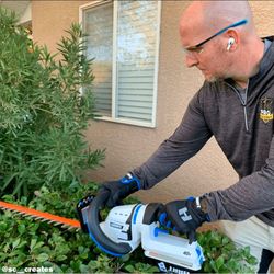 NEW HART40-Volt 24-inch Cordless Hedge Trimmer Kit, (1) 2.5Ah Lithium-Ion Battery