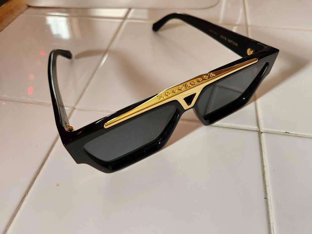 Louis Vuitton 1.1 Evidence Sunglasses for Sale in Warren, OH