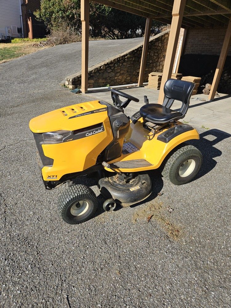 Cub Cadet XT1 Enduro LT 42 in. 547 cc