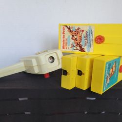 1973 Fisher Price Movie Viewer + 4 Movies Pooh Mickey Mouse Sesame Street Works!