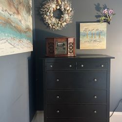 DRESSER, Painting, Phonograph, Wreath, Picture