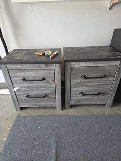 Like new complete queen bedroom set
