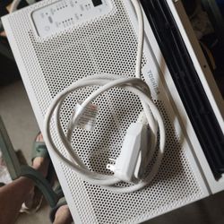 Window Unit LIKE NEW (1ST COME FIRST SERVE)