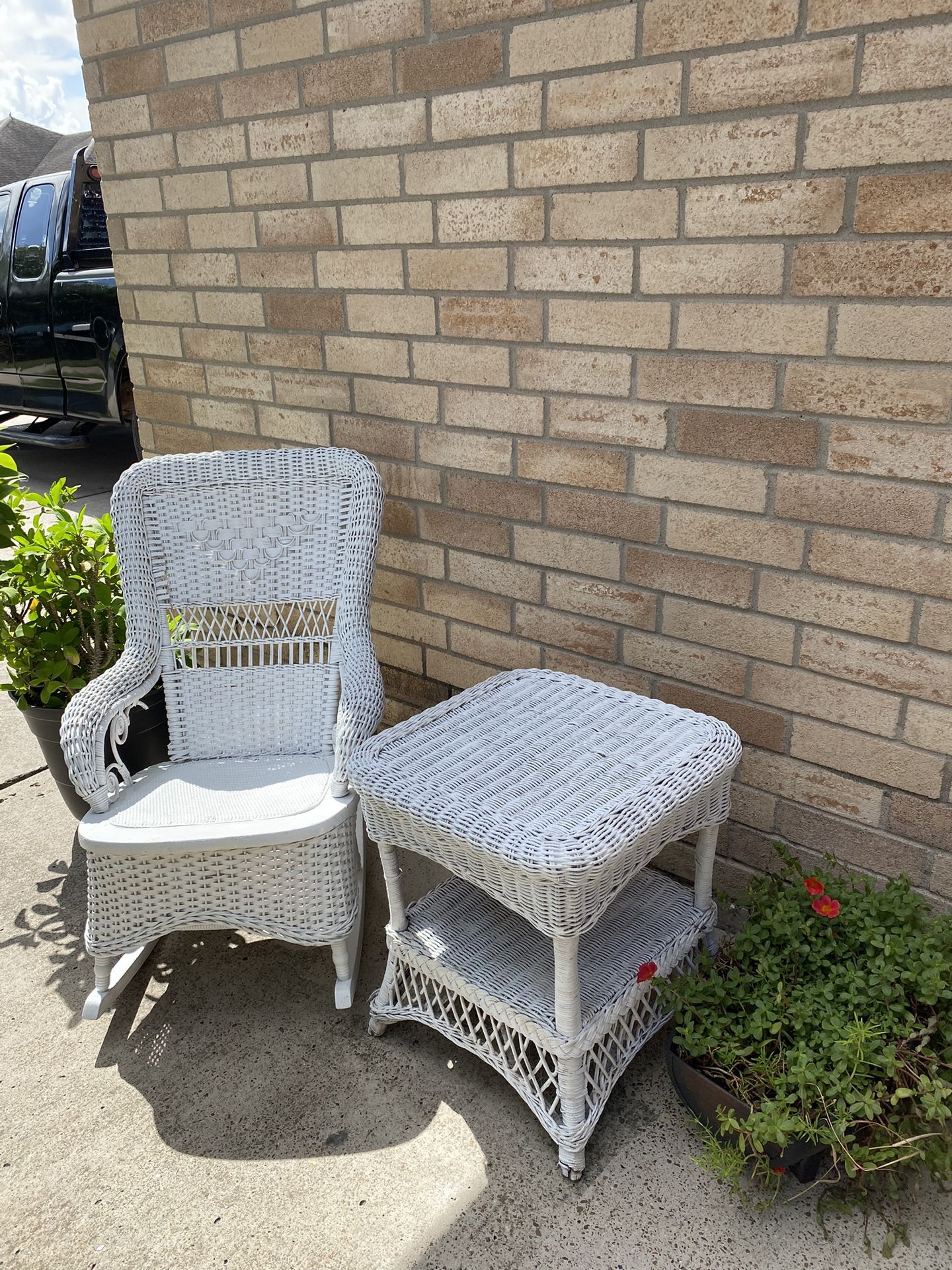 WICKER ROCKING CHAIR WITH TABLE 