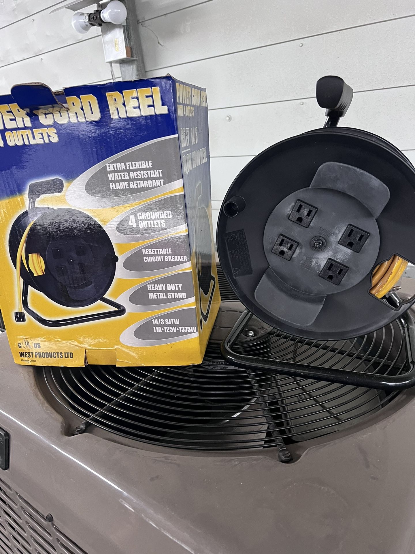 Power Cord Reel With 4 Outlets 65 Ft Long
