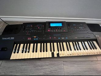 Roland E-96 Keyboard