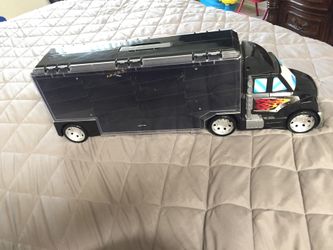 Small Car show collection truck no broken no scratches great condition fits cars on both sides for 10