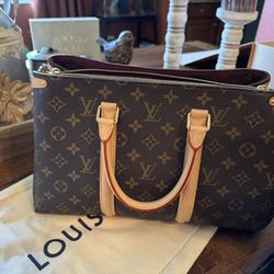 LV Authentic Hand Bag