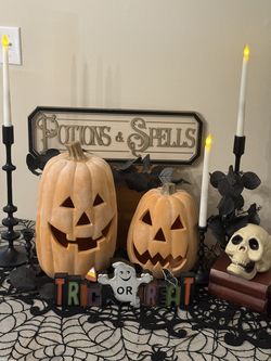 "Wooden Trick or Treat decorative Sign"