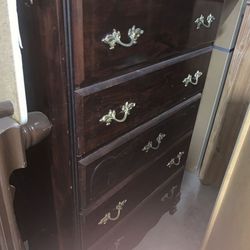 🎁BEAUTIFUL VINTAGE TALL CHEST/ DARK CHERRY WOOD COLOR 🎁