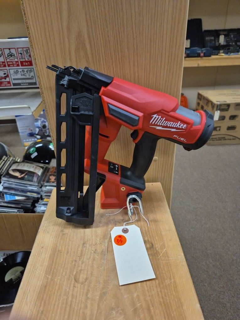 NEW Out Of Box Milwaukee M18 16 Gauge Finish Nailer Tool Only