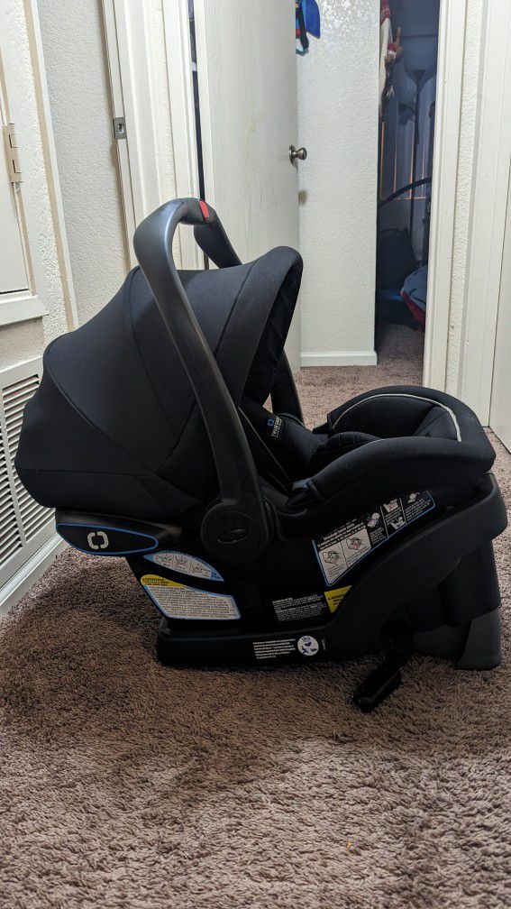 Graco Baby Car Seat with Base
