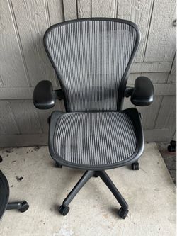 Herman Miller Aeron Chair Size B
