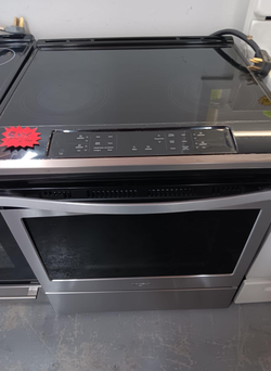 Whirlpool Slide‑In Electric Range – Stainless, Glass Top, Self Clean