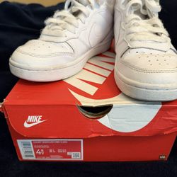 Tennis Nike For Boy 4.5 Y