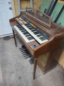 Organ With Leslie Speaker. Free !!!